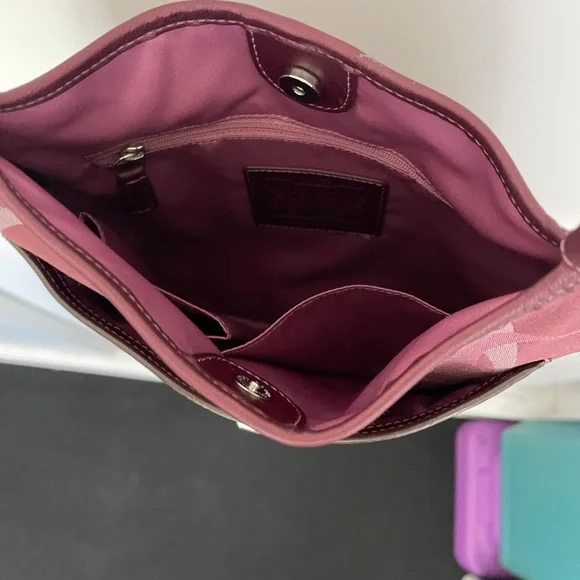 Coach Signature Collection crossbody purse - Picture 5 of 6